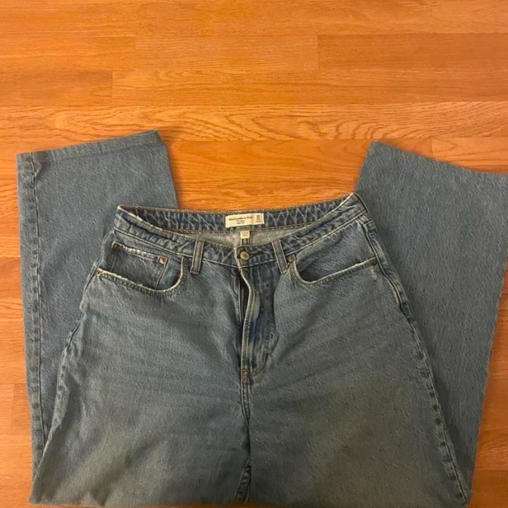 Abercrombie & Fitch Blue loose jeans
